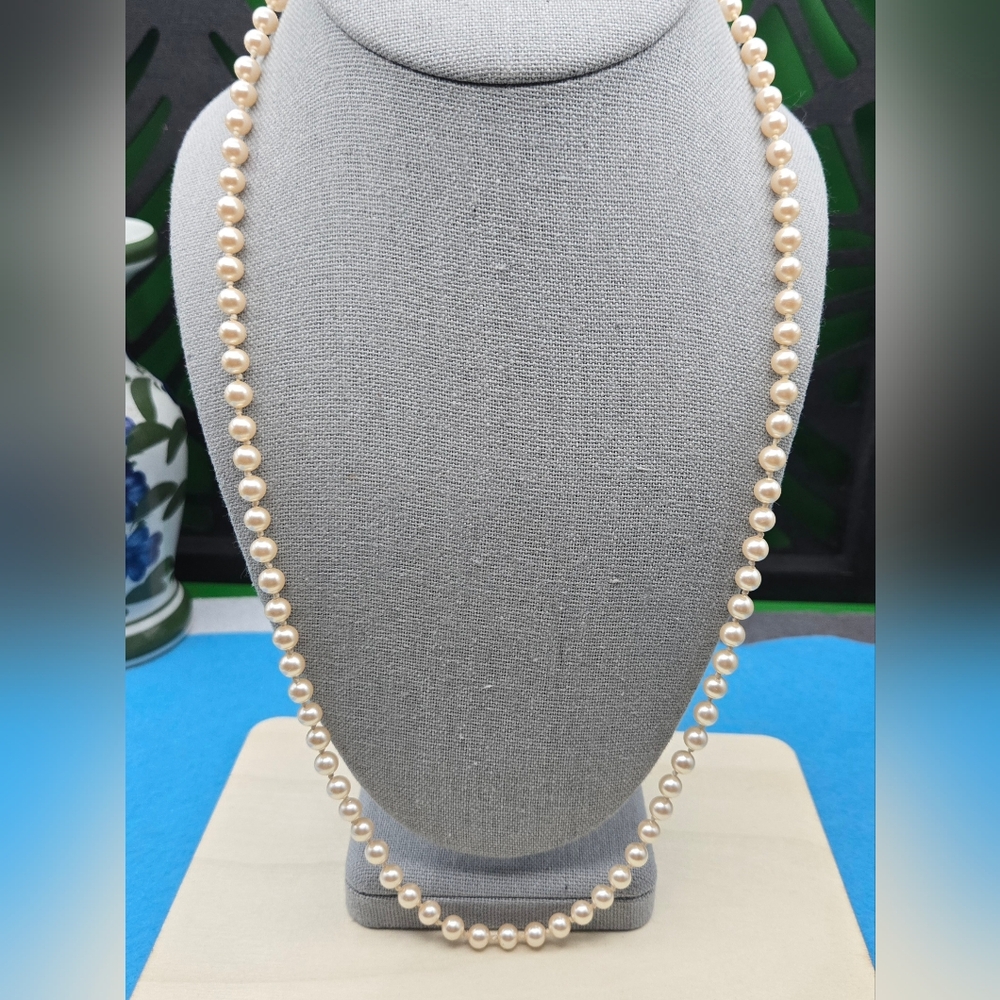 Final Offer-Pearl Glass Necklace